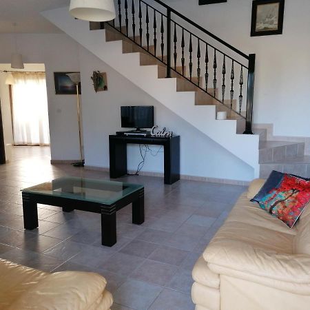 Avra Family Maisonettes Polis Bagian luar foto