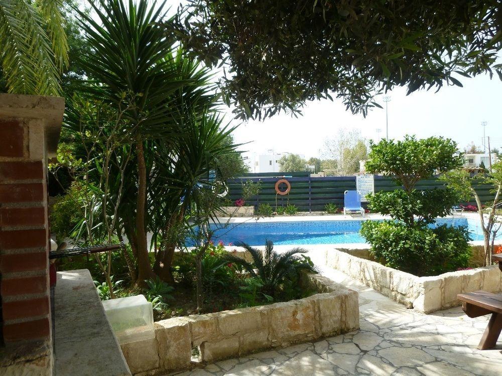 Avra Family Maisonettes Polis Bagian luar foto